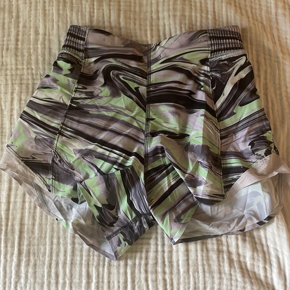 Lululemon Shorts - Size 4 - Picture 3 of 6